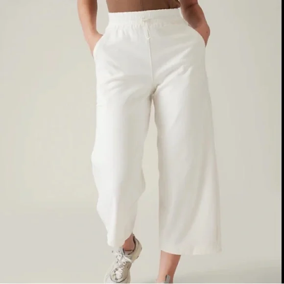 NWT Athleta wide leg sweatpants cropped white cream XL triumph hybrid capris - Picture 1 of 16